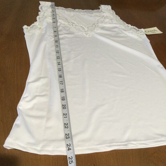 Cinema Etoile Lace Trimmed White Sleeveless V-Neck Tank Size M NWT - Picture 14 of 14